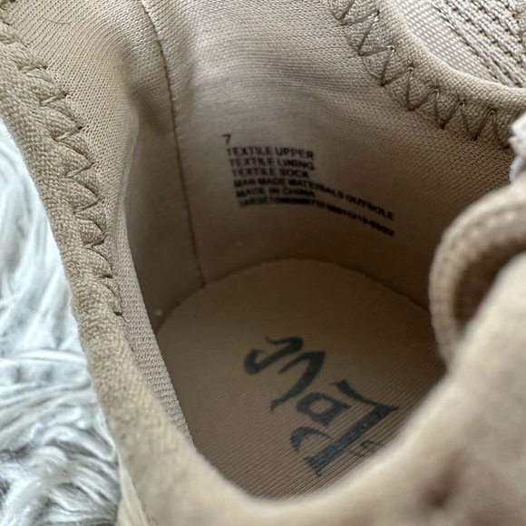 Womens Mad Love Mandy Sneakers - Picture 3 of 9